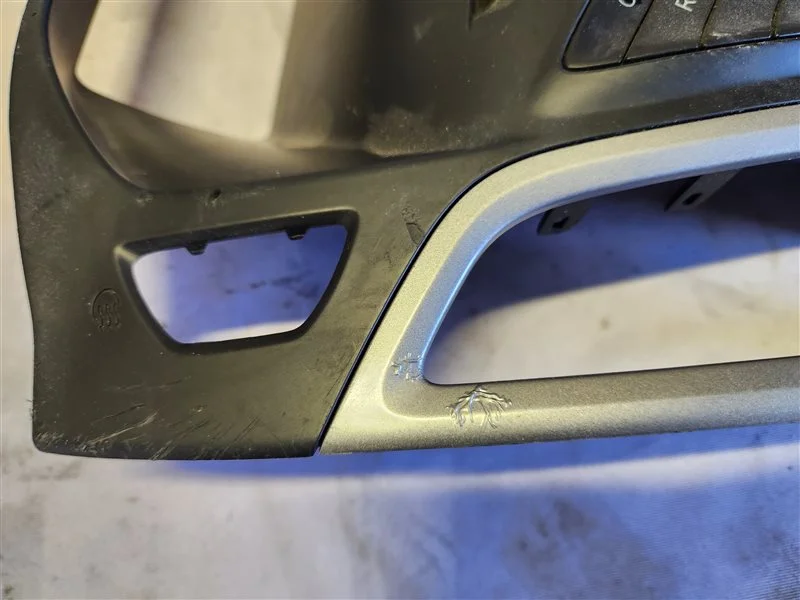 Консоль центральная Ford Focus 3 PNDA 2013 - миниатюра 7