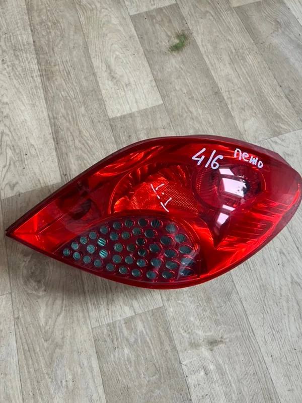 Стоп-сигнал задний правый Peugeot 207 CC 2011