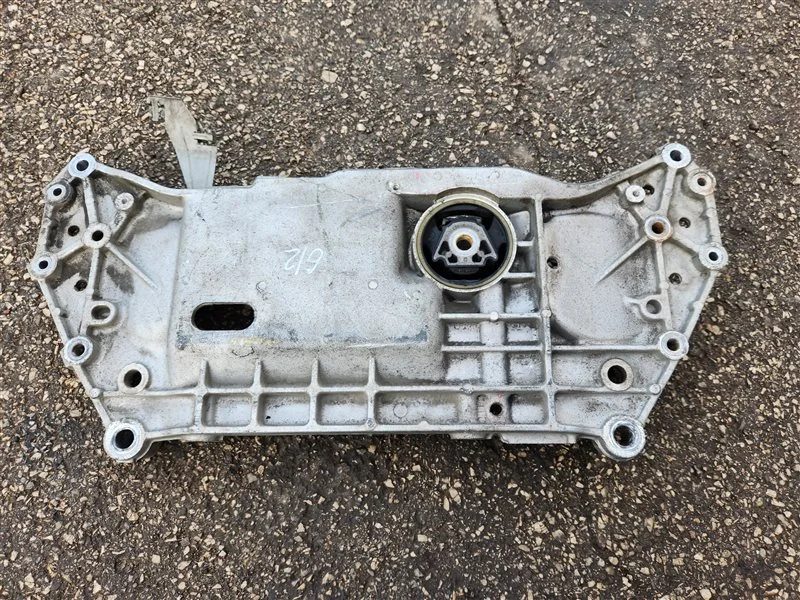 Балка подвески передняя Audi A3 8P CDA 2004-2013