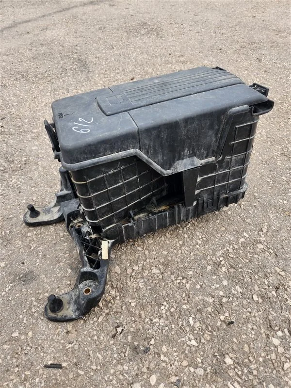 Подставка под аккумулятор Audi A3 8P CDA 2004-2013 - миниатюра 2