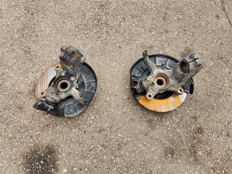 Кулак поворотный передний Audi A3 8P CDA 2004-2013 - изображение 1