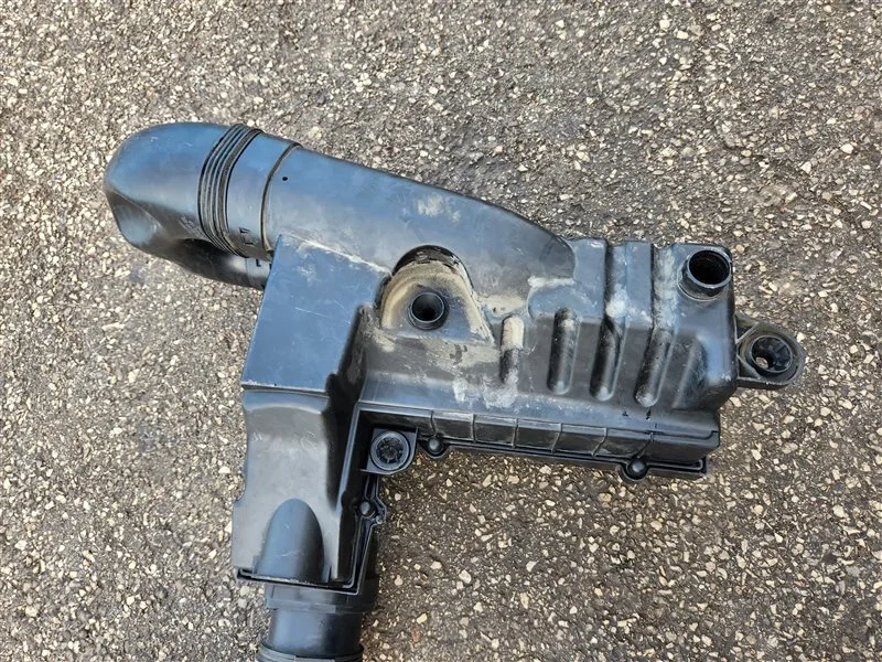Корпус воздушного фильтра Audi A3 8P CDA 2004-2013 - миниатюра 8