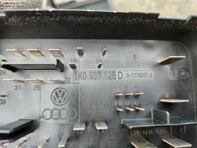 Блок предохранителей Audi A3 8P CDA 2004-2013 - миниатюра 4