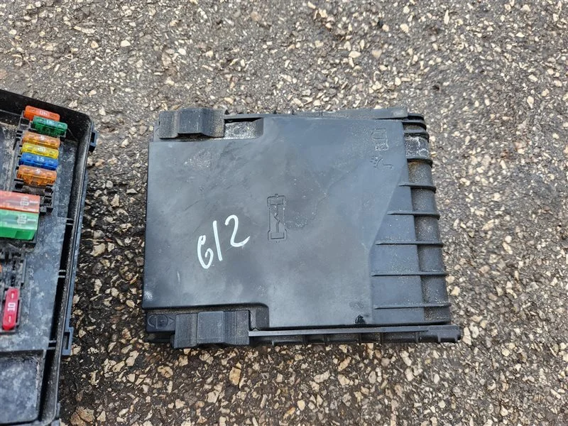 Блок предохранителей Audi A3 8P CDA 2004-2013 - миниатюра 7