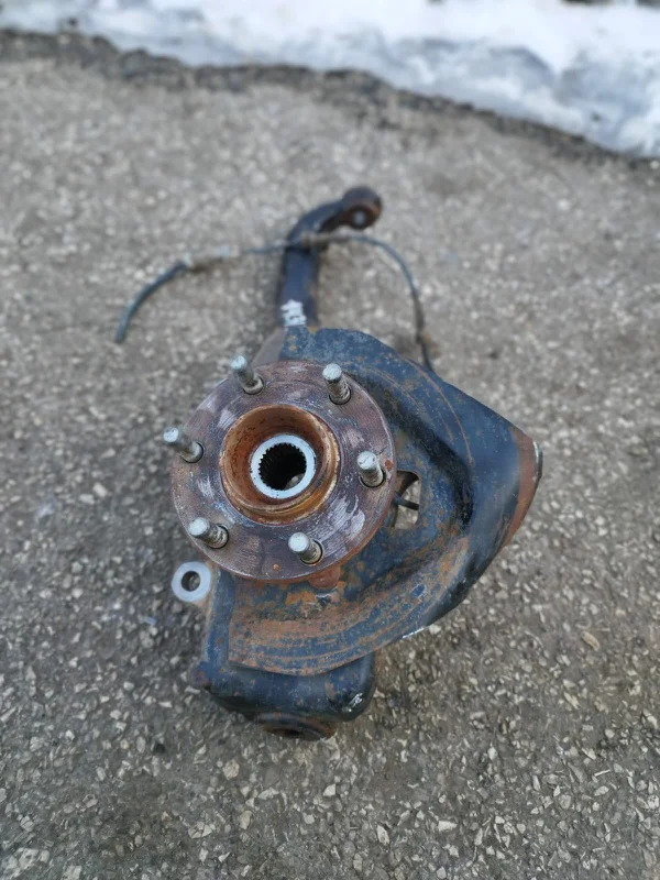 Кулак поворотный передний правый Nissan D40 1 YD25 - миниатюра 4
