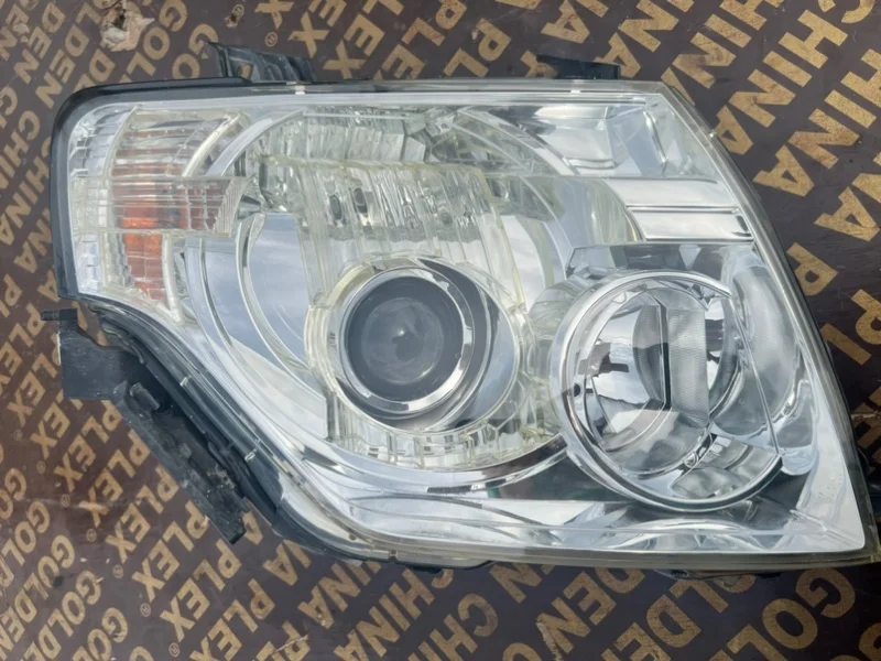Фара передняя правая Mitsubishi Pajero 4 6G75 2010 - миниатюра 2