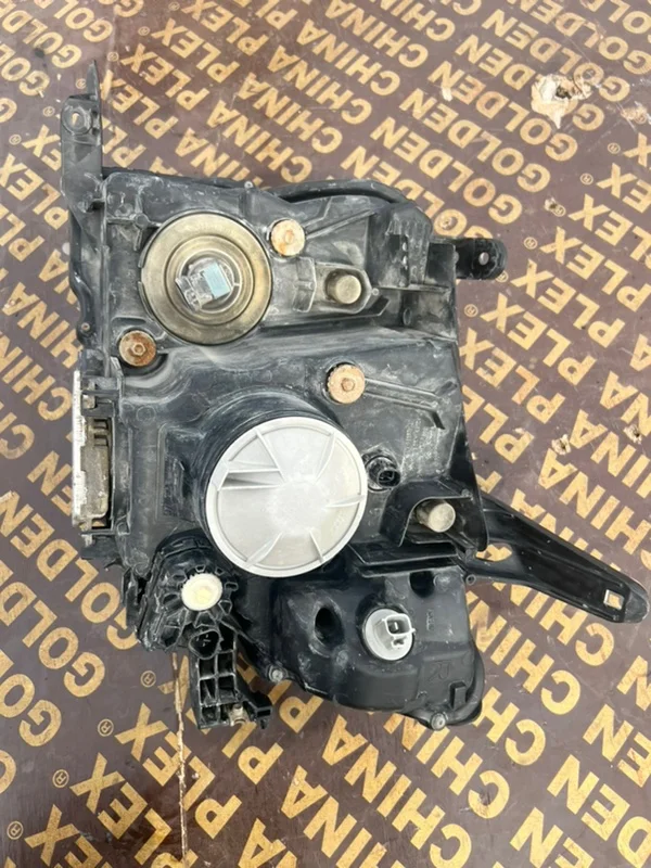 Фара передняя правая Mitsubishi Pajero 4 6G75 2010 - миниатюра 7