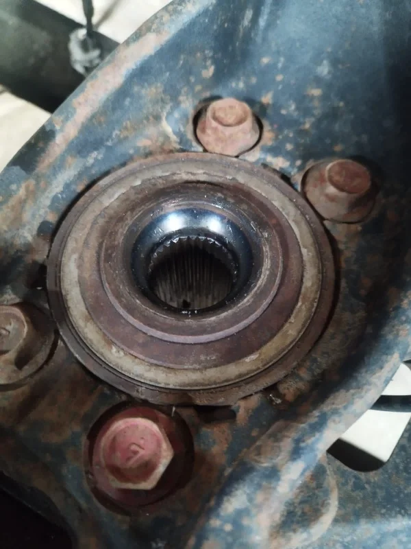 Кулак поворотный передний левый Nissan D40 1 YD25 - миниатюра 5