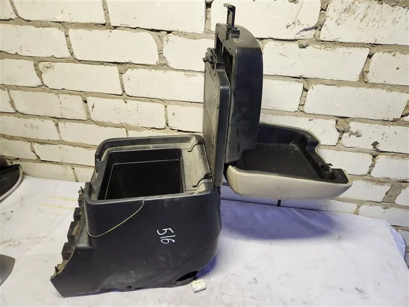 Подлокотник передний Mitsubishi Pajero 4 6G75 2010 - миниатюра 9
