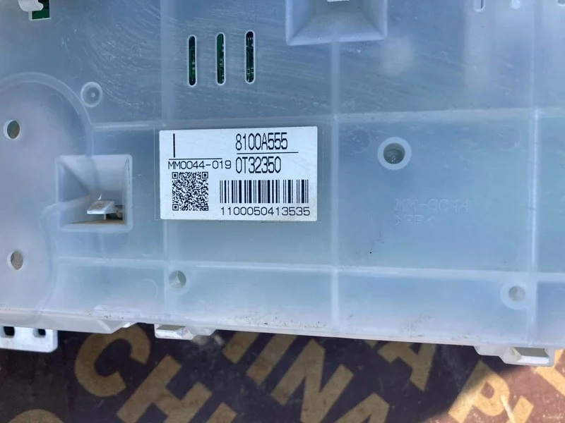 Панель приборов Mitsubishi Pajero 4 6G75 2010 - миниатюра 7