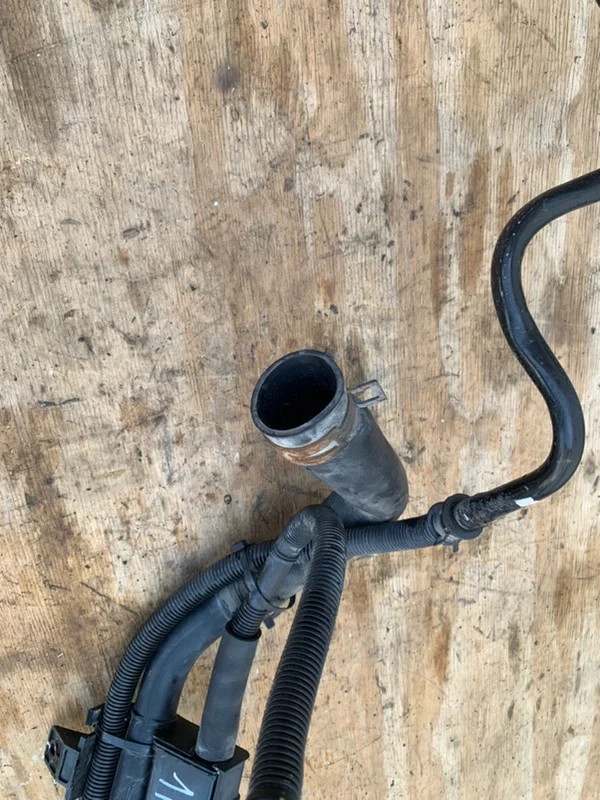 Горловина топливного бака Chevrolet captiva C140 - миниатюра 5