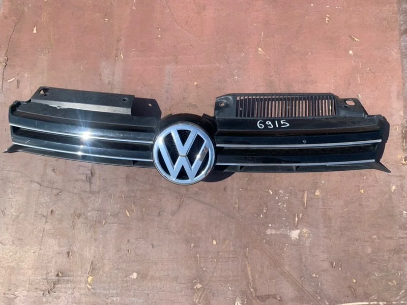 Решетка радиатора Volkswagen Golf 6 2013 - изображение 1