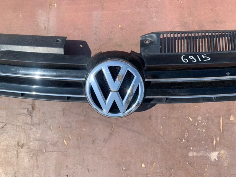Решетка радиатора Volkswagen Golf 6 2013 - миниатюра 2