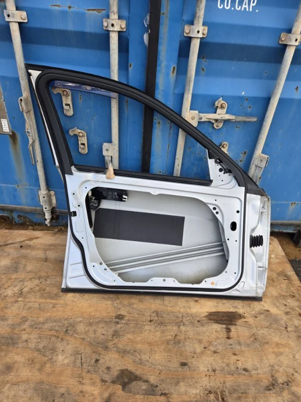 Дверь боковая передняя левая Mercedes Benz C-class - миниатюра 4