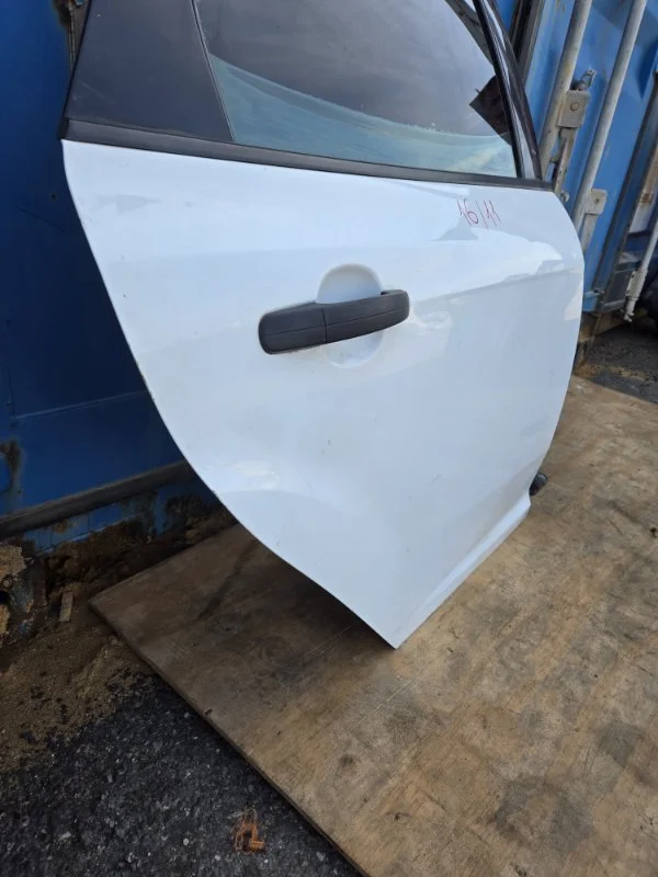 Дверь боковая задняя правая Ford Focus 3 ХЭЧБЭК - миниатюра 4