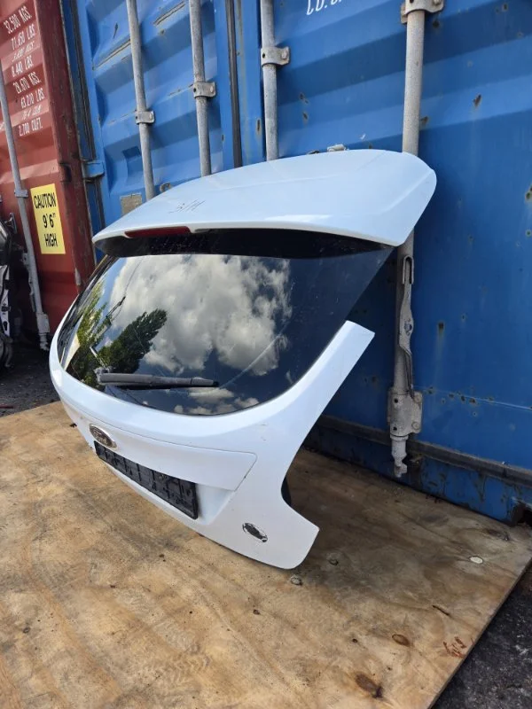 Крышка багажника Ford Focus 3 2014 - миниатюра 3