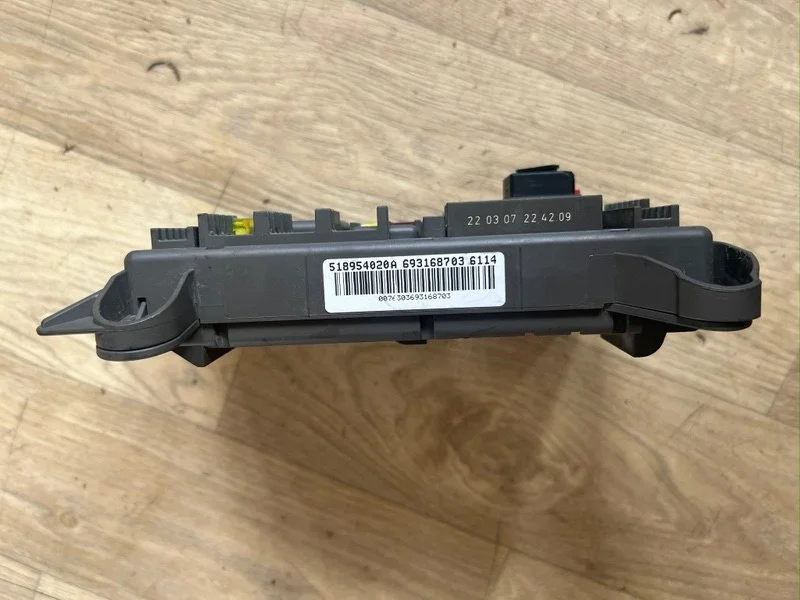 Блок предохранителей BMW X5 E70 N62B48B 2012 - миниатюра 2