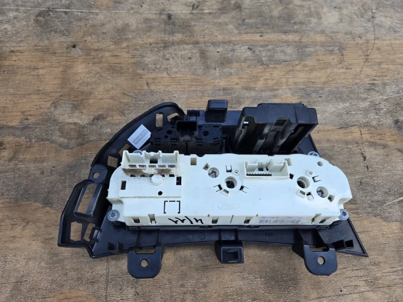 Блок управления климат-контролем Ford Focus 3 PNDA - миниатюра 4