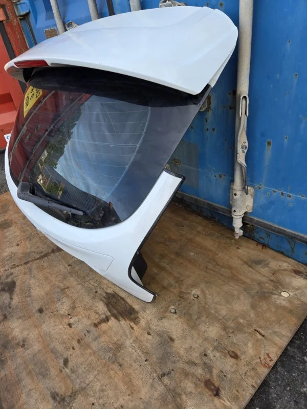 Крышка багажника Ford Focus 3 ХЭЧБЭК PNDA 2012 - миниатюра 5