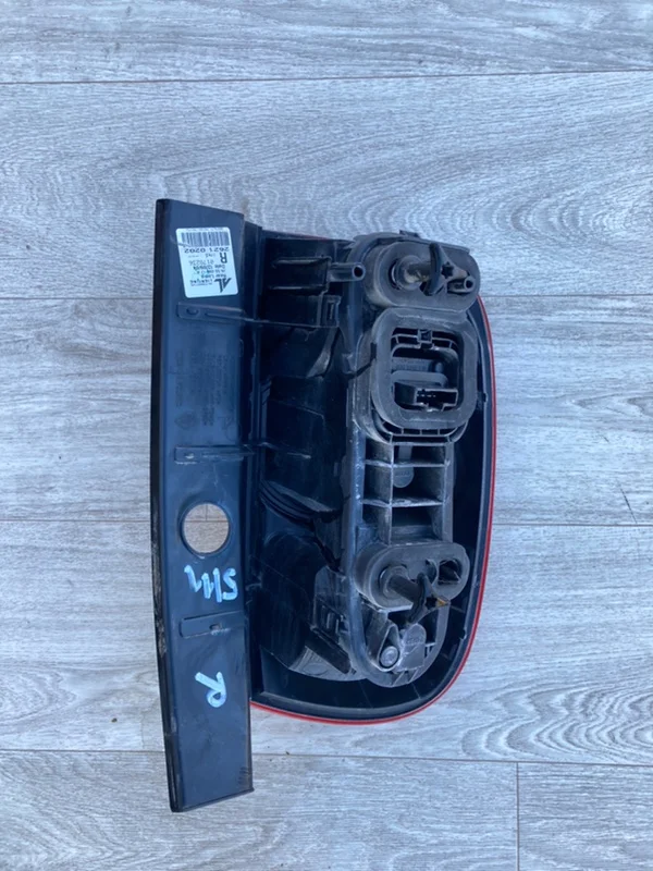 Стоп-сигнал правый RENAULT Duster 1 F4R 2.0 2012 - миниатюра 6