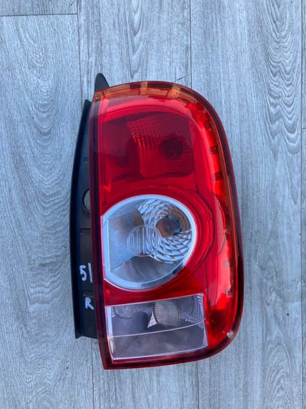 Стоп-сигнал правый RENAULT Duster 1 F4R 2.0 2012 - миниатюра 8
