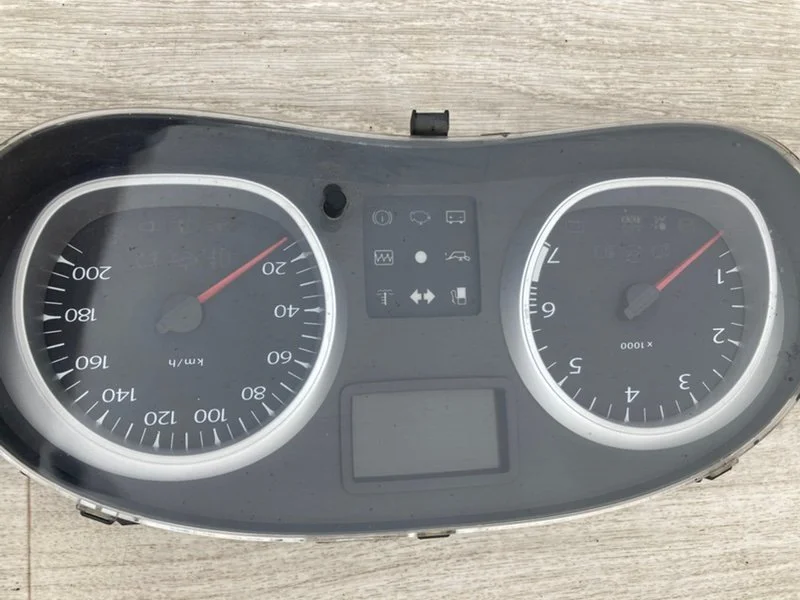 Панель приборов RENAULT Duster 1 F4R 2.0 2012 - миниатюра 4
