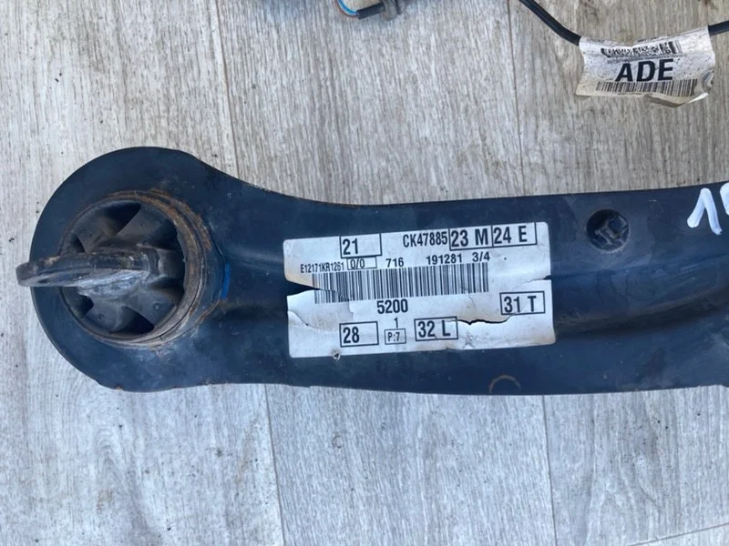 Кулак поворотный задний правый Ford Focus 3 ХЭЧБЭК - миниатюра 8