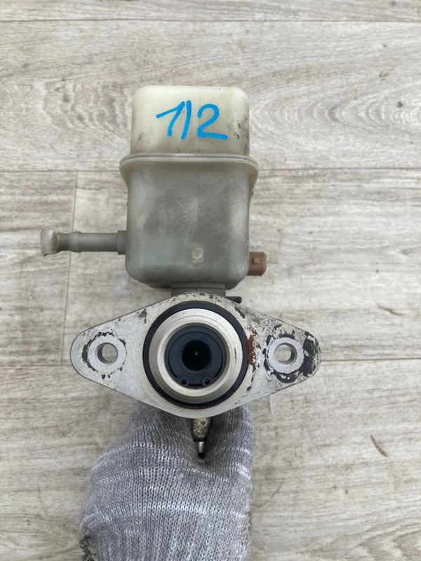 Главный тормозной цилиндр Kia Sportage 2 G4GC 2.0 - миниатюра 3