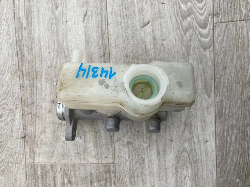Главный тормозной цилиндр Nissan D40 1 YD25 2008 - миниатюра 3