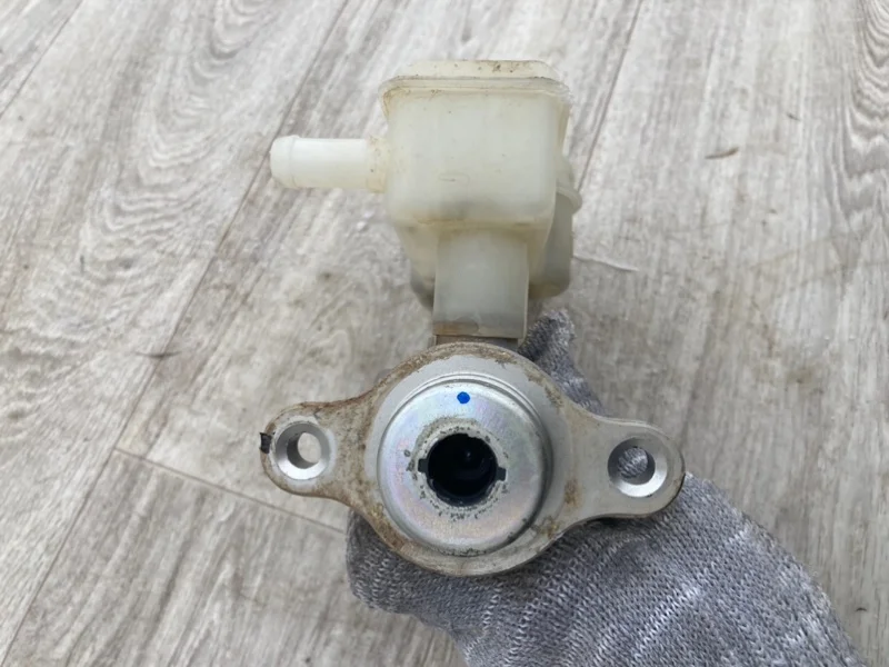 Главный тормозной цилиндр Nissan D40 1 YD25 2008 - миниатюра 4