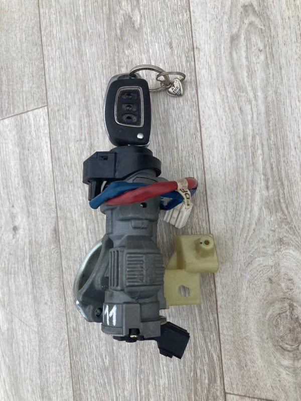 Замок зажигания Hyundai Elantra MD G4NB 1.8 2014 - миниатюра 2