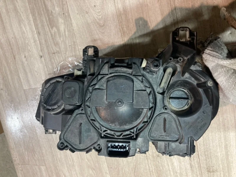 Фара ксеноновая передняя правая BMW X5 E70 N62B48B - миниатюра 3