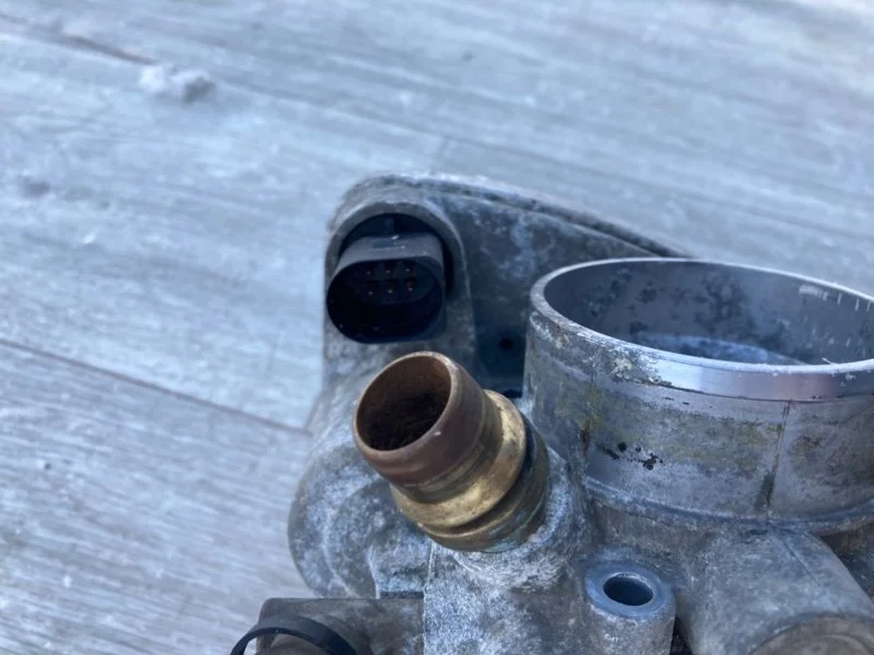 Дросельная заслонка Opel Astra H Z16XER 2010 - миниатюра 9