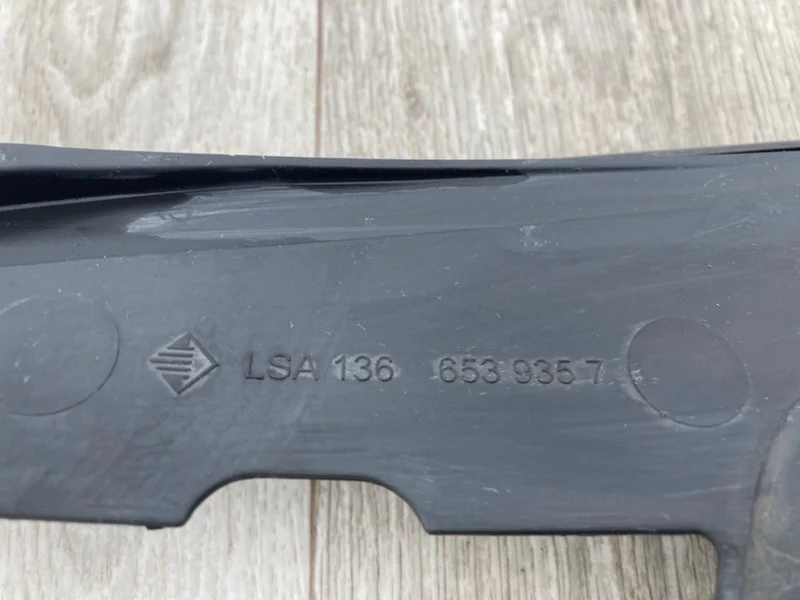 Накладка замка капота BMW X3 E83 N47D20 2010 - миниатюра 5