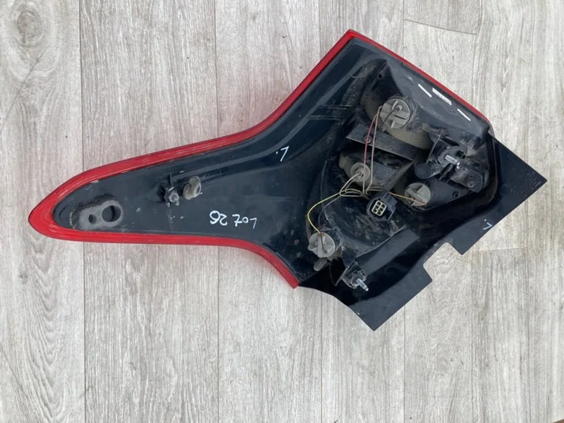 Стоп-сигнал левый Ford Focus 3 ХЭЧБЭК 2014 - миниатюра 8