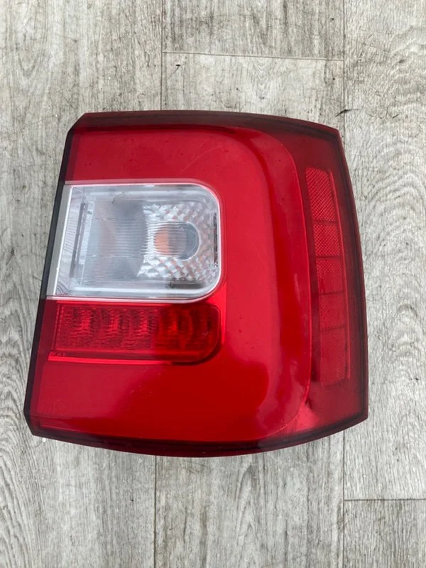 Стоп-сигнал правый Kia Sorento XM G6DC 3.5L 2013 - изображение 1