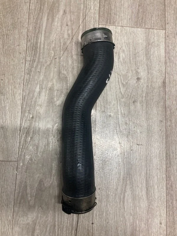 Патрубок интеркулера BMW X3 E83 N47D20 2010 - миниатюра 3
