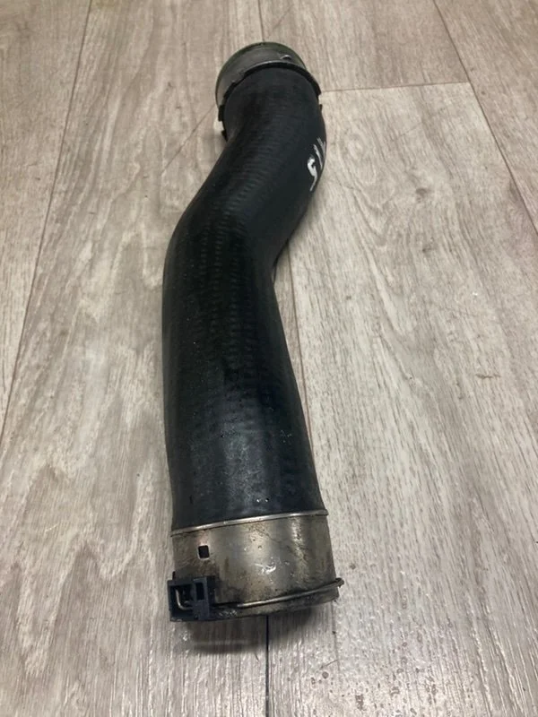 Патрубок интеркулера BMW X3 E83 N47D20 2010 - миниатюра 6