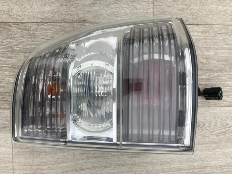 Стоп-сигнал правый Mitsubishi Pajero 4 6G75 4WD - миниатюра 2