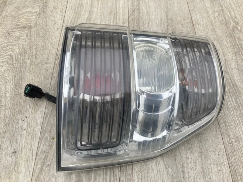 Стоп-сигнал правый Mitsubishi Pajero 4 6G75 4WD - миниатюра 4