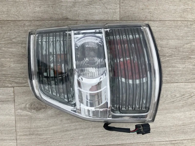 Стоп-сигнал левый Mitsubishi Pajero 4 6G75 4WD - миниатюра 2