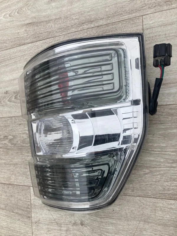 Стоп-сигнал левый Mitsubishi Pajero 4 6G75 4WD - миниатюра 4
