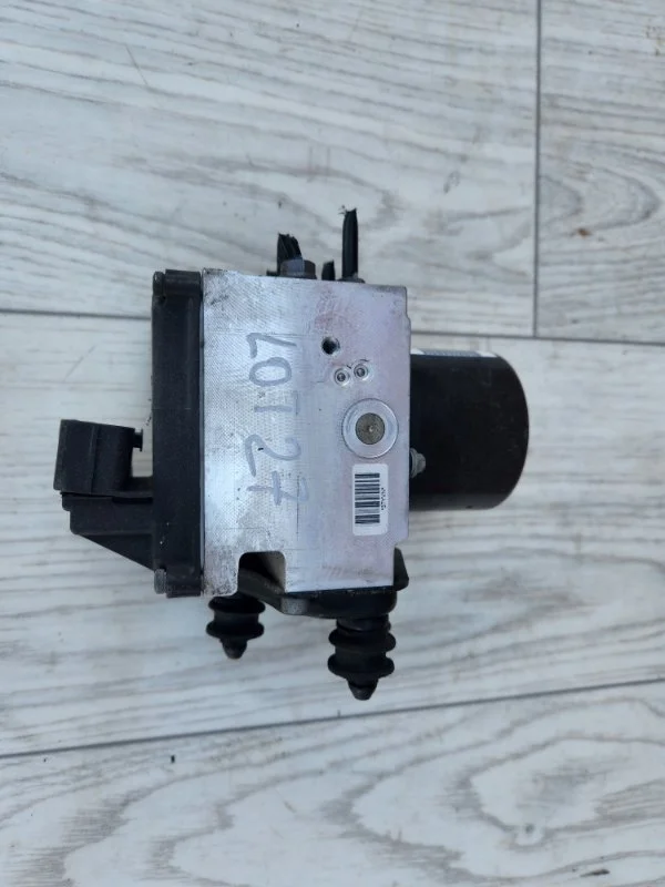 Блок ABS Volkswagen Passat B6 2.0 L 2009 - миниатюра 5