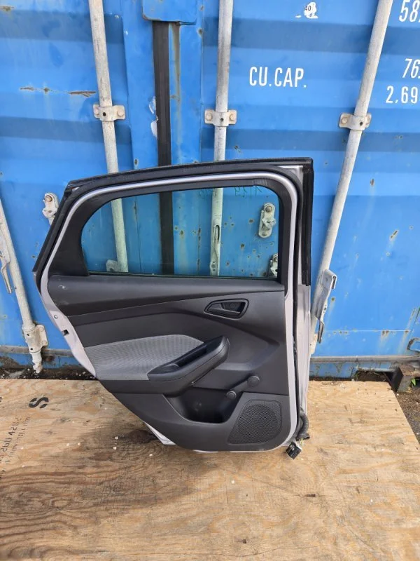 Дверь боковая задняя левая Ford Focus 3 ХЭЧБЭК - миниатюра 9