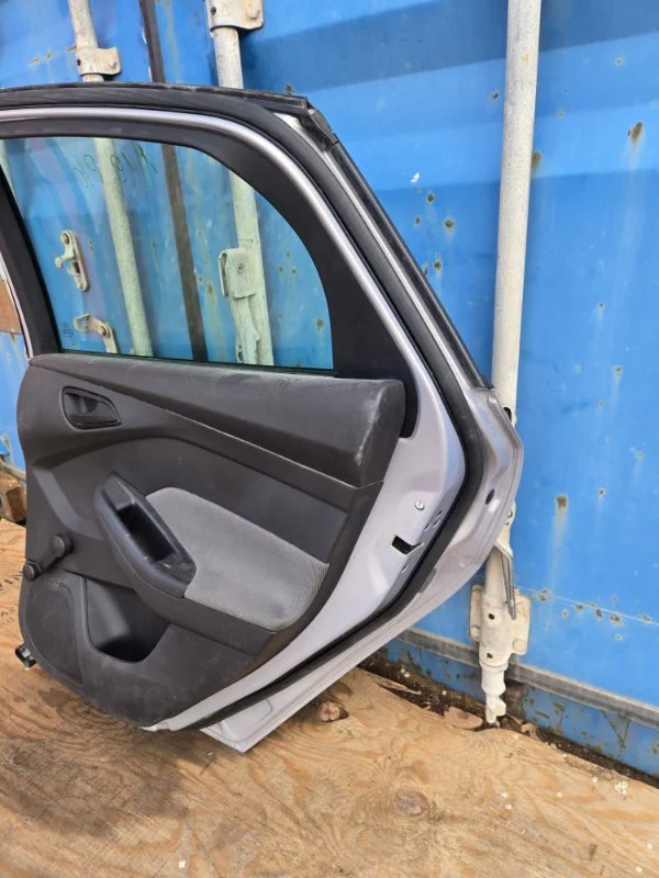 Дверь боковая задняя правая Ford Focus 3 ХЭЧБЭК - миниатюра 7