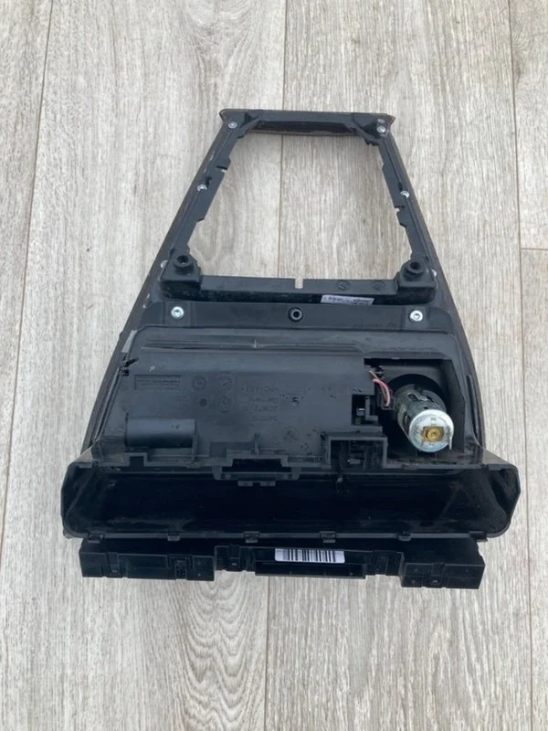 Пепельница BMW X3 E83 N47D20 2010 - миниатюра 10