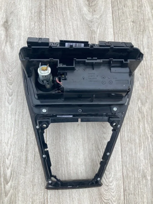 Пепельница BMW X3 E83 N47D20 2010 - миниатюра 8