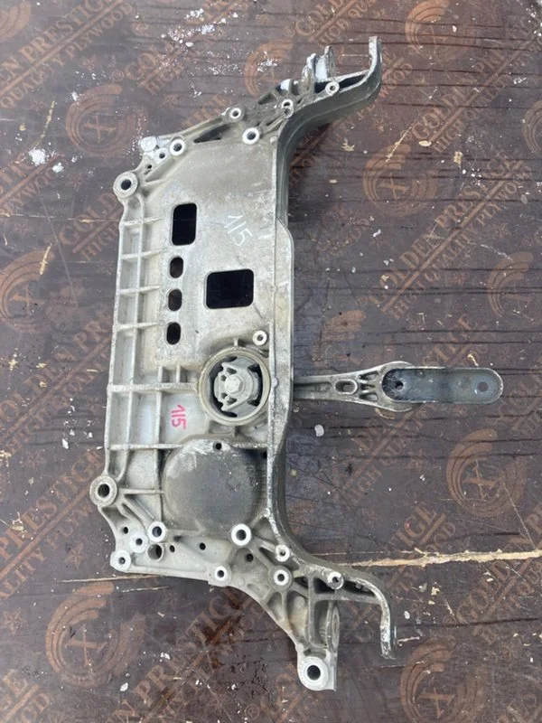 Балка подвески передняя BMW X3 E83 N47D20 2010 - миниатюра 3