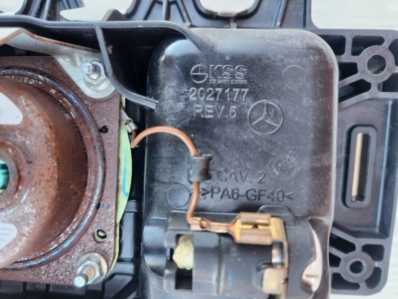 Подушка безопасности пассажира Mercedes-Benz GLB - миниатюра 2