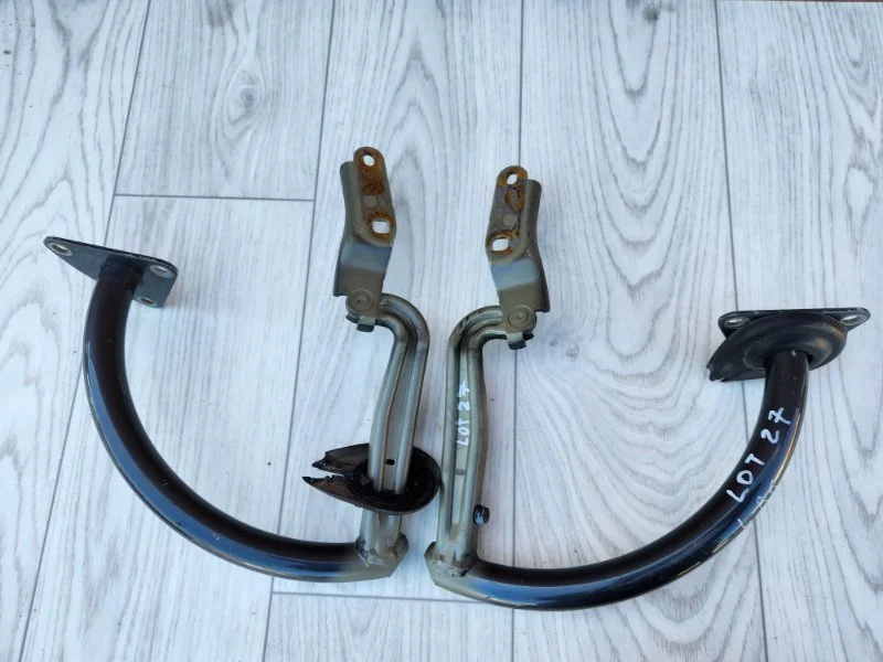 Петля двери багажника Volkswagen Passat B6 2.0 L - миниатюра 6